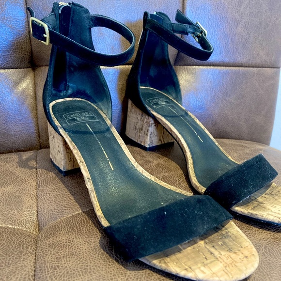 Black heeled sandals - Picture 3 of 3